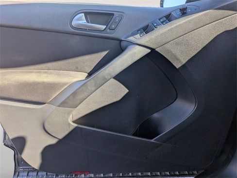 Used 2014 Volkswagen Tiguan S image 21