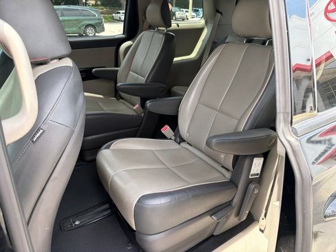 Used 2018 Kia Sedona SX FWD image 3