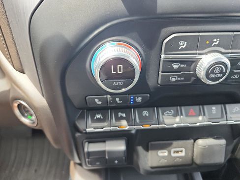 Used 2019 GMC Sierra 1500 Denali w/ Denali Ultimate Package AWD/4WD image 22