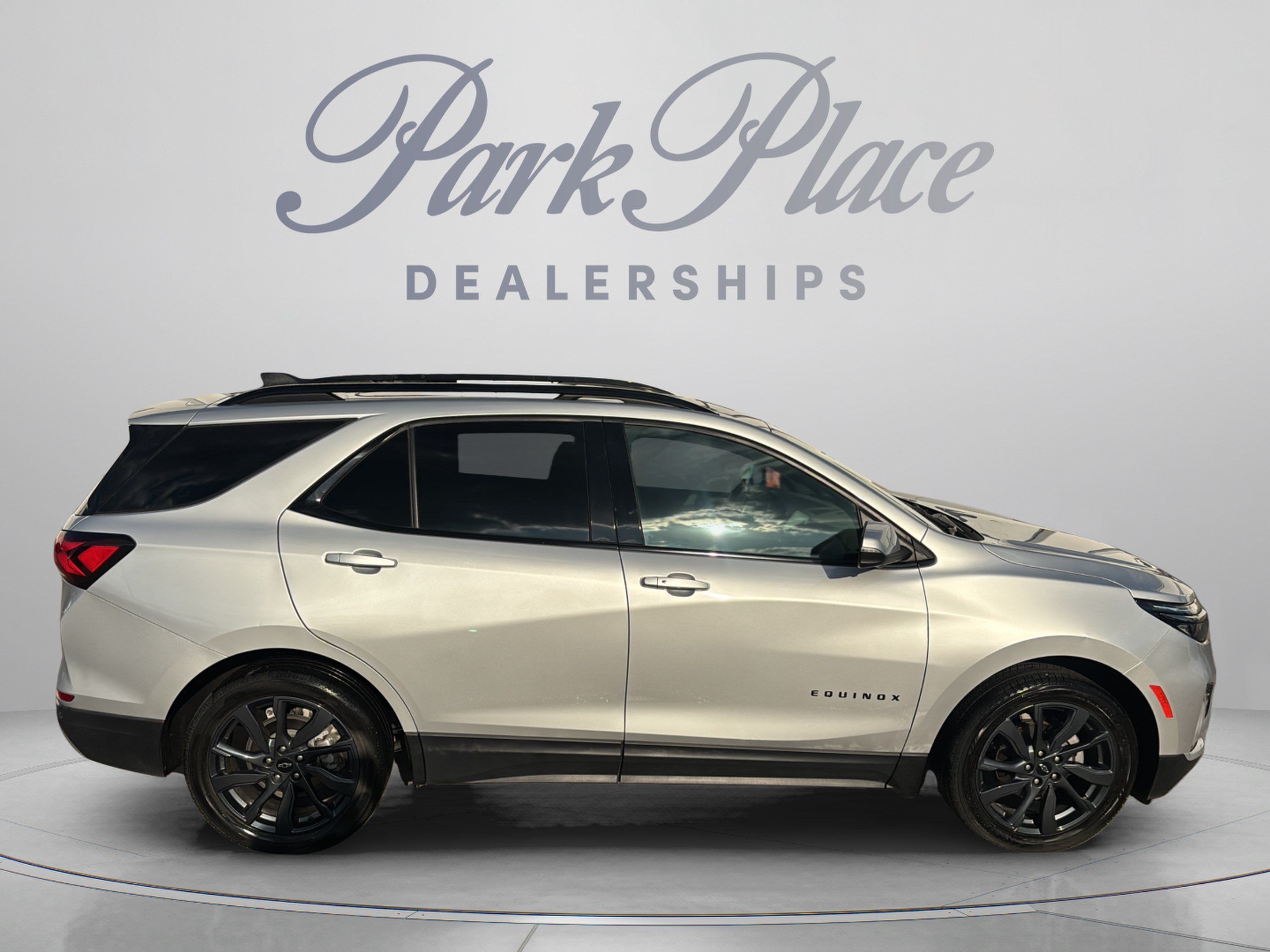 Used 2022 Chevrolet Equinox RS w/ Infotainment Package FWD image 7
