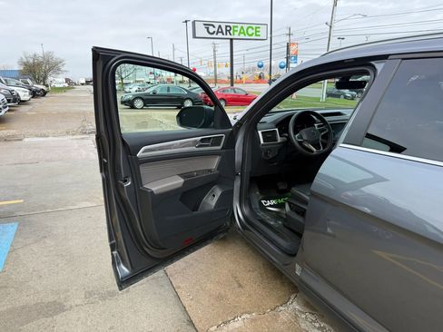 Used 2022 Volkswagen Atlas Cross Sport SE image 20