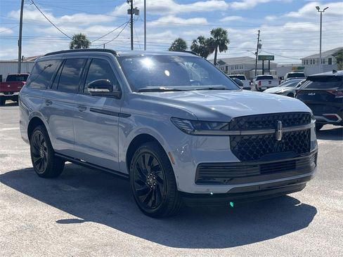 New 2025 Lincoln Navigator Reserve w/ Jet Appearance Package image 7