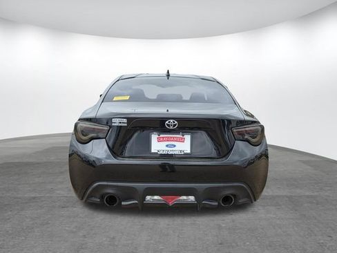 Used 2018 Toyota 86 image 5