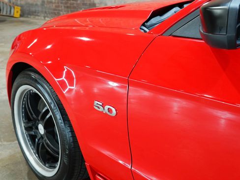 Used 2013 Ford Mustang GT Premium RWD image 38