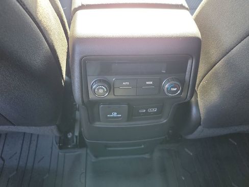 Certified 2023 GMC Acadia SLE image 33