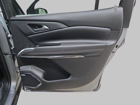 Used 2024 Chevrolet Traverse RS image 13