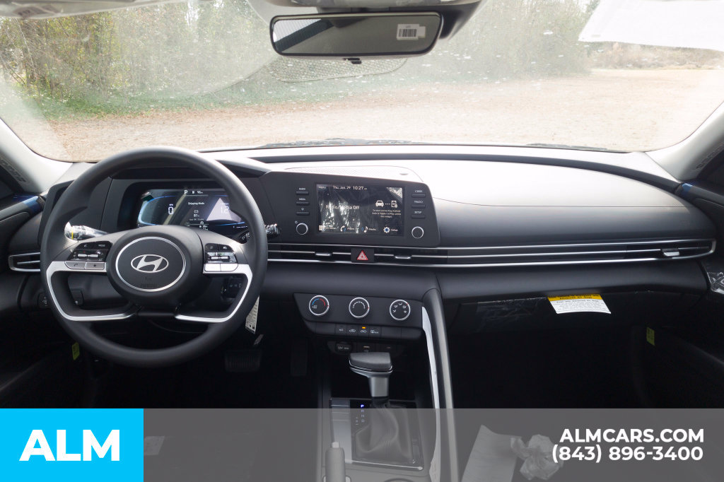Used 2026 Hyundai Elantra SE FWD image 21