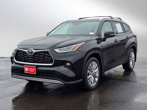 Certified 2025 Toyota Highlander Platinum image 7