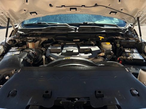 Used 2018 RAM 3500 Tradesman w/ Chrome Appearance Group image 32