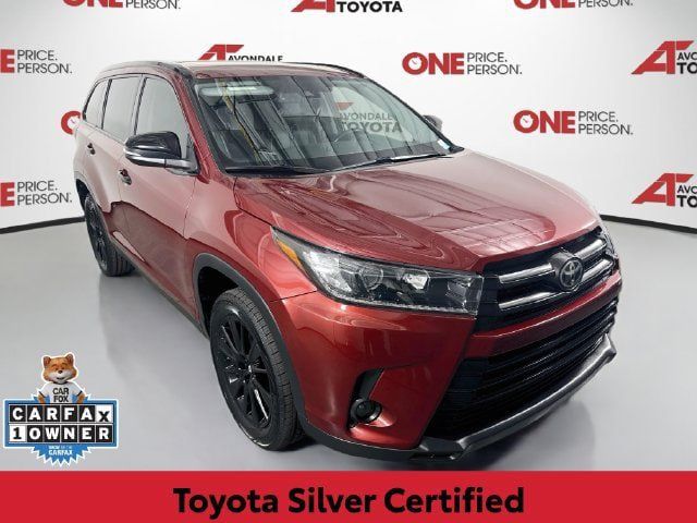 Certified 2019 Toyota Highlander SE w/ Nightshade Edition FWD image 1