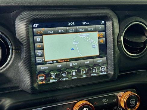 Used 2020 Jeep Wrangler Unlimited Sahara AWD/4WD image 18