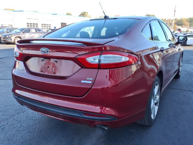 Used 2016 Ford Fusion SE FWD image 4