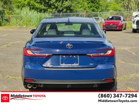 Used 2025 Toyota Camry SE FWD image 4