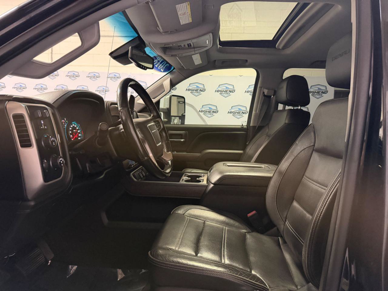 Used 2018 GMC Sierra 2500 Denali w/ Suspension Package, Off-Road AWD/4WD image 15