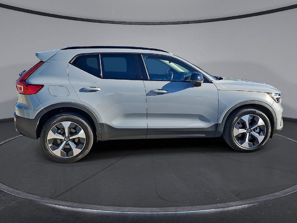 Certified 2026 Volvo XC40 B5 Plus AWD/4WD image 32