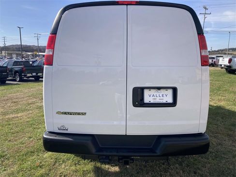 New 2025 Chevrolet Express 3500 Work Van image 5