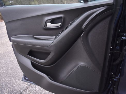 Certified 2018 Chevrolet Trax LS image 28