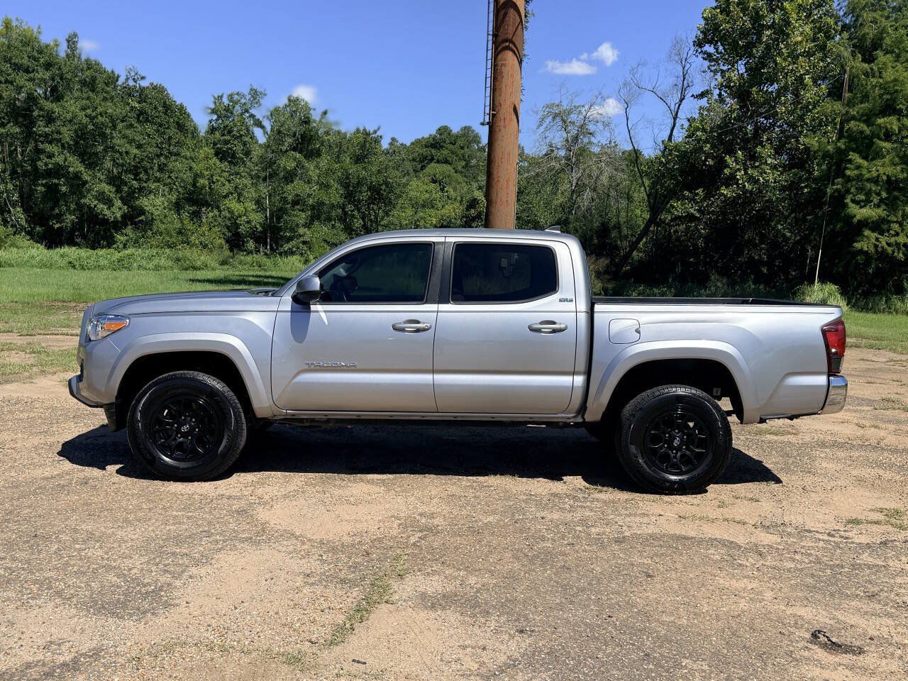 Used 2019 Toyota Tacoma SR5 RWD image 2