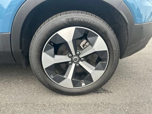 Certified 2025 Volvo XC40 B5 Plus AWD/4WD image 9