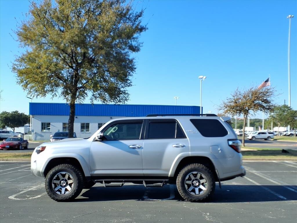 Used 2023 Toyota 4Runner TRD Off-Road AWD/4WD image 9