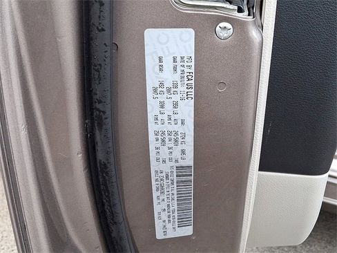 Used 2017 Chrysler Pacifica Limited image 26