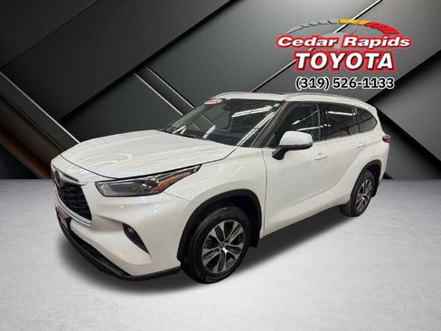 Certified 2022 Toyota Highlander XLE image 4
