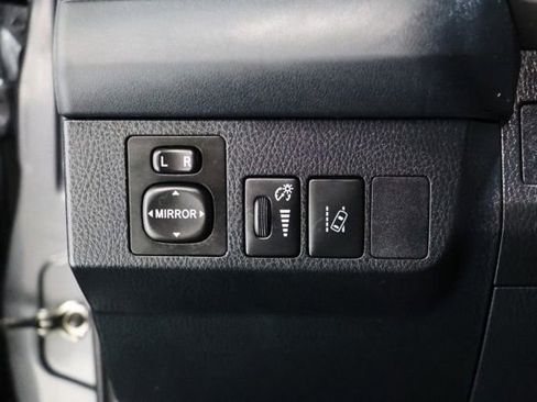 Used 2017 Toyota RAV4 LE FWD image 19