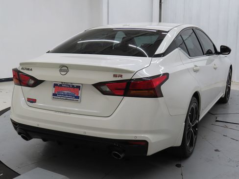 Used 2024 Nissan Altima 2.5 SR w/ SR Premium Package image 3