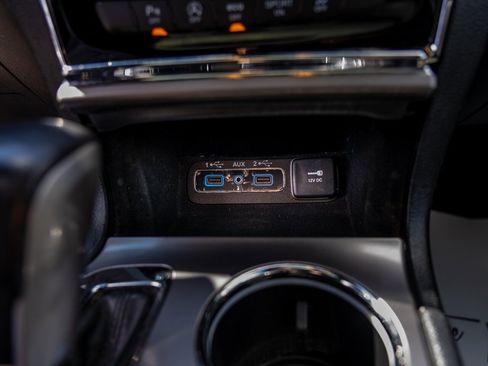 Used 2020 Jeep Grand Cherokee Limited w/ Luxury Group II image 38