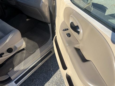 Used 2002 Ford F150 XLT image 16