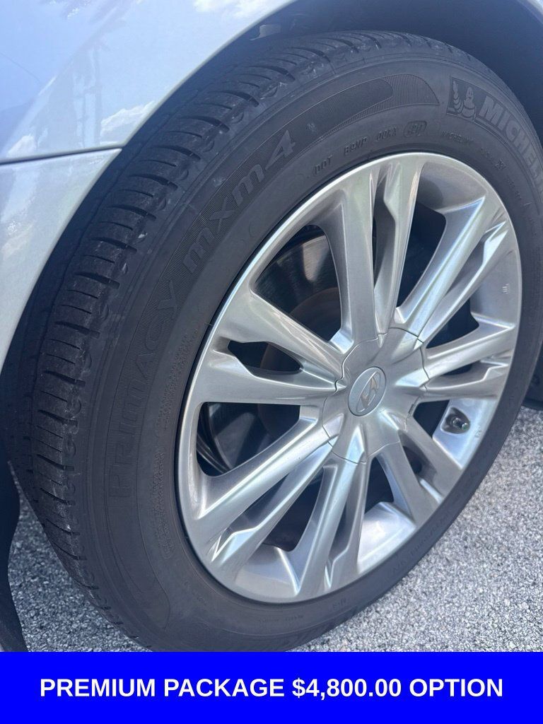 Used 2013 Hyundai Genesis 3.8 w/ Premium Pkg RWD image 4