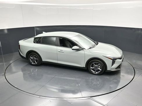 Used 2025 Kia K4 FWD image 41