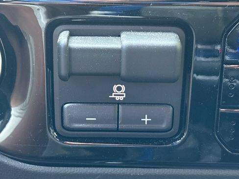Used 2025 Chevrolet Silverado 1500 ZR2 w/ Technology Package AWD/4WD image 13