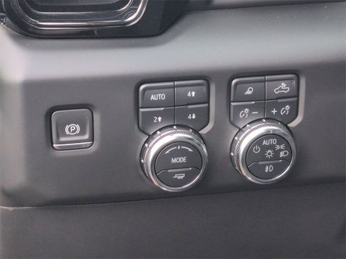 Used 2024 GMC Sierra 1500 AT4X image 17