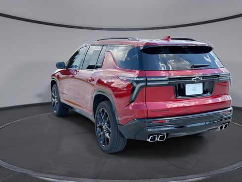 Used 2025 Chevrolet Traverse RS w/ LPO, Floor Liner Package FWD image 10