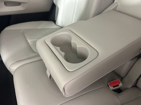 Used 2025 Kia Sorento S w/ Panoramic Sunroof Package AWD/4WD image 13