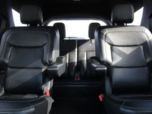 Used 2020 Ford Explorer XLT w/ Equipment Group 202A image 13