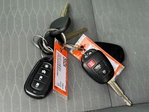 Used 2019 Toyota Tacoma SR image 23