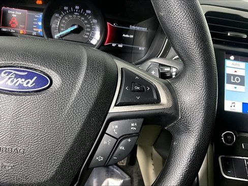 Used 2018 Ford Fusion SE w/ Fusion SE Technology Package FWD image 19
