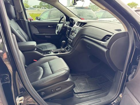 Used 2017 Chevrolet Traverse LT FWD image 25