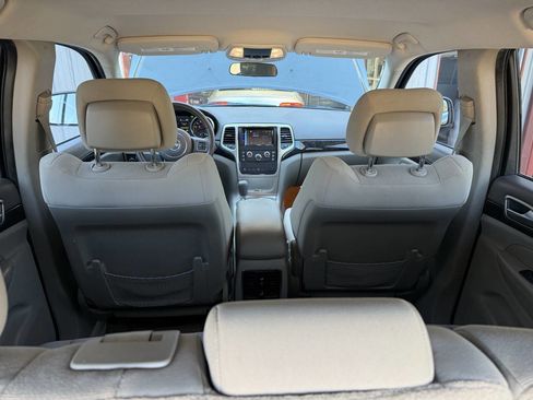 Used 2011 Jeep Grand Cherokee Laredo image 18