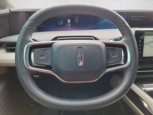 Used 2025 Lincoln Nautilus Premier AWD/4WD image 19