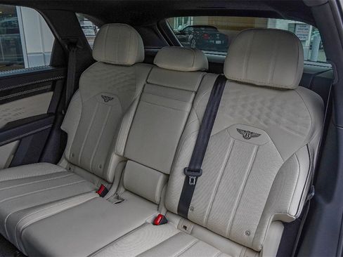 Certified 2024 Bentley Bentayga Extended Wheelbase image 45
