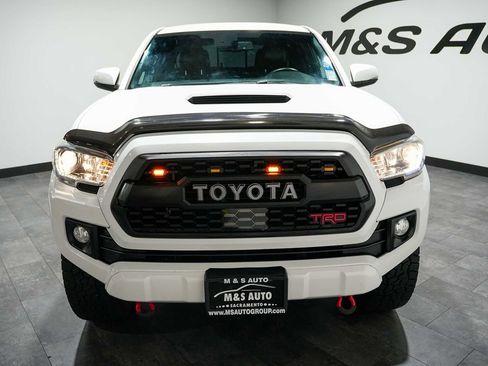 Used 2018 Toyota Tacoma TRD Sport w/ Technology Package image 8