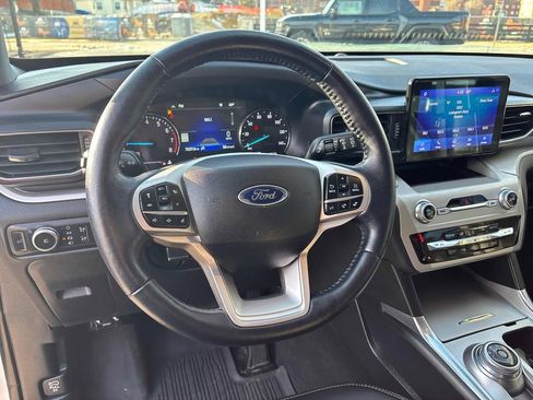 Used 2021 Ford Explorer XLT w/ Equipment Group 202A image 14