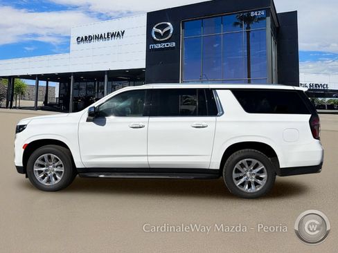 Used 2024 Chevrolet Suburban Premier RWD image 2