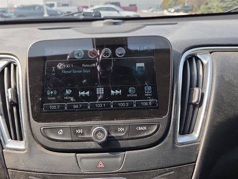 Used 2017 Chevrolet Malibu LT w/ Leather Package image 7