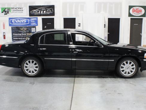 Used 2006 Lincoln Town Car Signature Limited RWD image 17