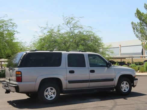 Used 2004 Chevrolet Suburban LS w/ Preferred Equipment Group AWD/4WD image 6