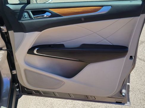 Used 2019 Lincoln MKC Select w/ MKC Climate Package FWD image 18